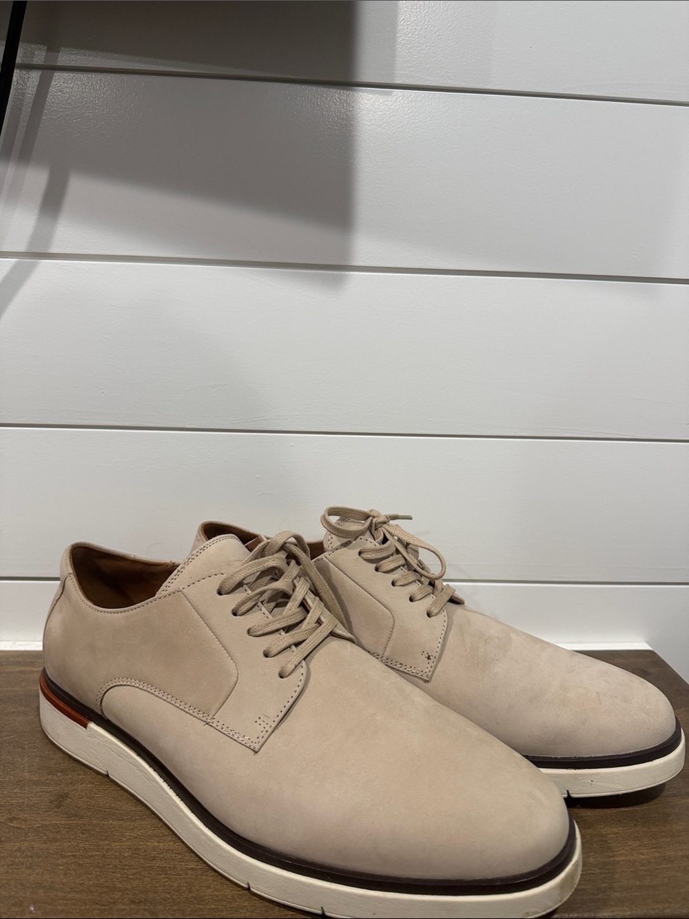 Men's Casual Lace-Up Derby Shoes in Beige Allen Edmonds